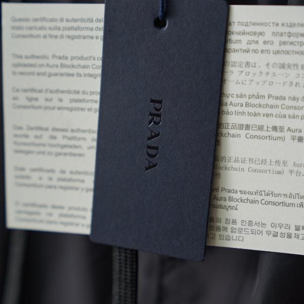 PRADA プラダ メンズ ショートパンツ ナイロン 三角ロゴ ウエストゴム 軽量 通気性 ミニマル 夏 快適