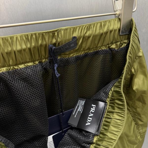 PRADA プラダ メンズ カーゴショートパンツ ナイロン ミリタリーカラー 多ポケット ドローコード 軽量 快適 夏