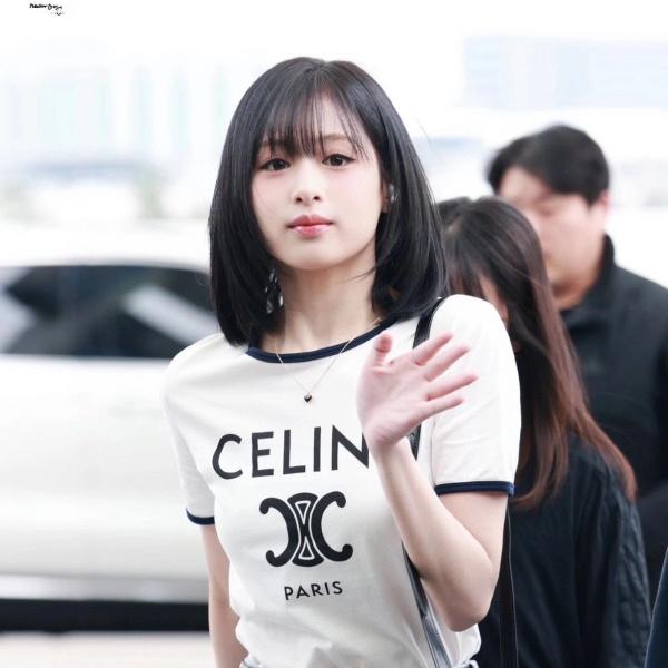 CELINE セリーヌ 2026新作 レディース 半袖Tシャツ ロゴプリント リンガーデザイン スリムフィット パリスタイル  【商品