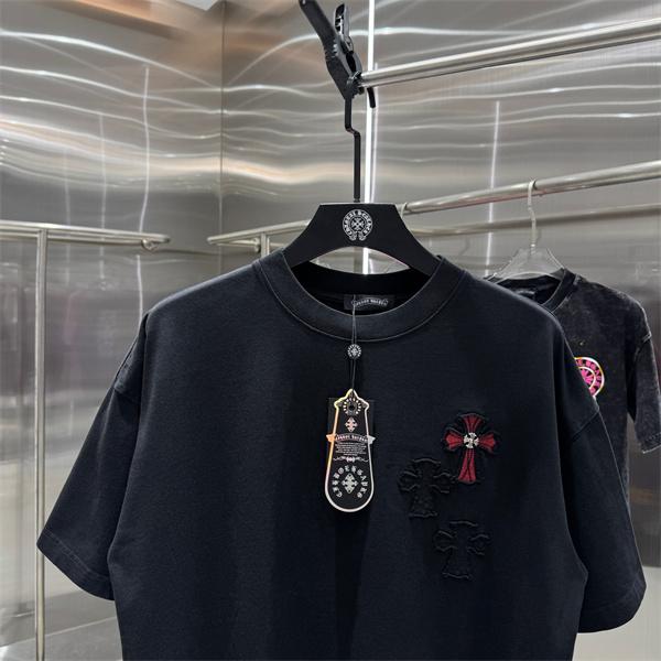 ブラックウォッシュ 半袖Tシャツ Chrome Hearts クロスパッチ装飾 クロムハーツ コピー レッドクロス 胸元ワンポイント バックロゴ