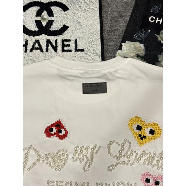 ワイト 半袖Tシャツ BALENCIAGA ハートワッペン バレンシアガ コピー カラフル装飾 クルーネック バックロゴデザイン