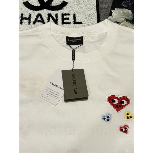 ワイト 半袖Tシャツ BALENCIAGA ハートワッペン バレンシアガ コピー カラフル装飾 クルーネック バックロゴデザイン