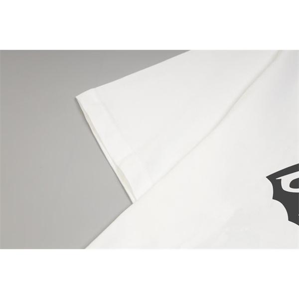 ホワイト 半袖Tシャツ MONCLER プリント モンクレール コピー 袖ロゴワッペン クルーネック ブラックグラフィック