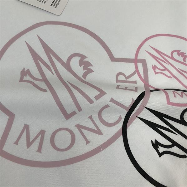 ホワイト 半袖Tシャツ MONCLER ハートロゴプリント モンクレール コピー 袖ワッペン クルーネック ピンクブラック グラフィック