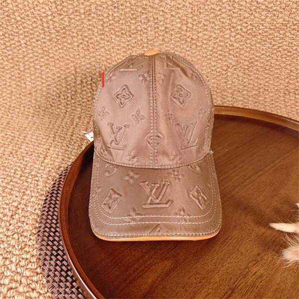 ブラウン エンボスキャップ Louis Vuitton モノグラム総柄 ルイヴィトン コピー 光沢レザー調 カーブブリム ベースボールキャップ