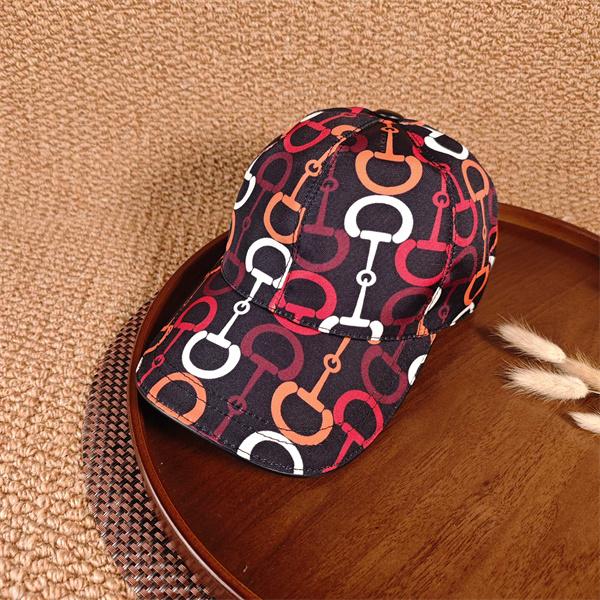 モノグラム風 キャップ GUCCI ホースビットパターン グッチ コピー ブラックボディ マルチカラー柄 カジュアル帽子