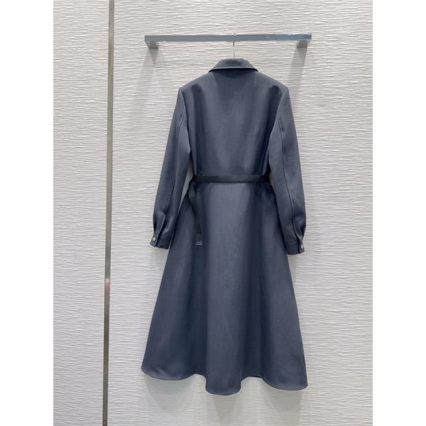チャコールグレー 長袖シャツワンピース PRADA ベルト付き プラダ コピー 三角ロゴ フロントボタン Aラインシルエット