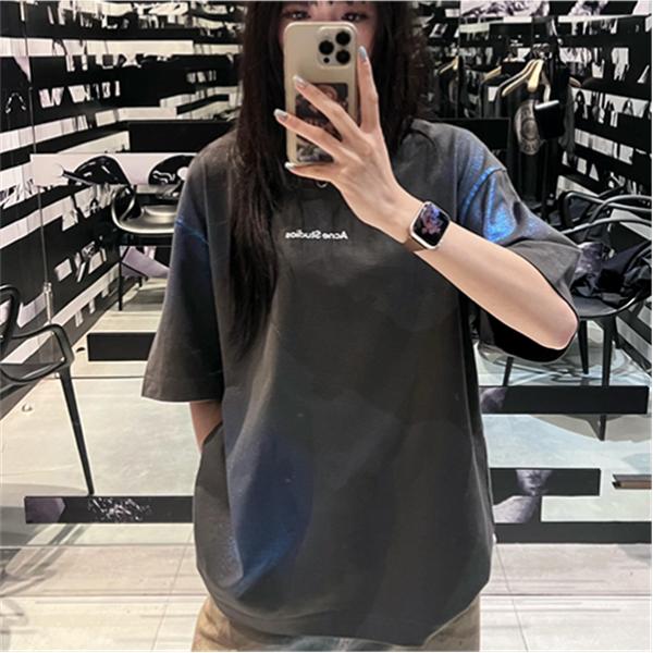 チャコールブラック 半袖Tシャツ Acne Studios 胸元ミニロゴ アクネストゥディオズ コピー クルーネック ゆったりシルエット