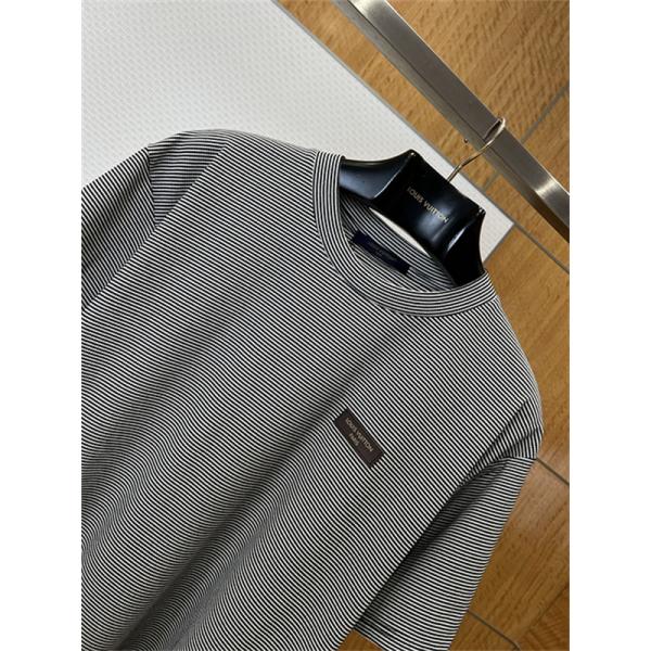  グレー 細ボーダー半袖Tシャツ Louis Vuitton ルイヴィトン コピー 胸元パッチロゴ クルーネック ゆったりシルエット