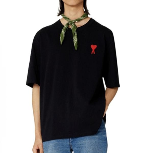 ブラック 半袖Tシャツ AMI Paris アミ パリス コピー 胸元レッドハートロゴ クルーネック 無地調 メンズカジュアルトップス