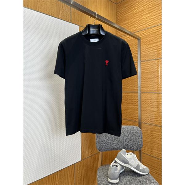 ブラック 半袖Tシャツ AMI Paris アミ パリス コピー 胸元レッドハートロゴ クルーネック 無地調 メンズカジュアルトップス