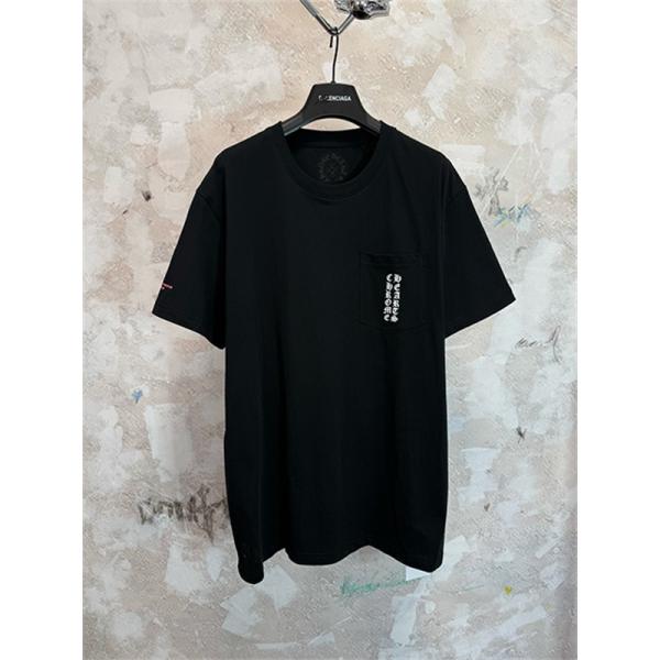  ブラック 半袖Tシャツ Chrome Hearts クロムハーツ コピー 胸ポケットロゴ バック英字プリント ゴシック文字 クルーネック
