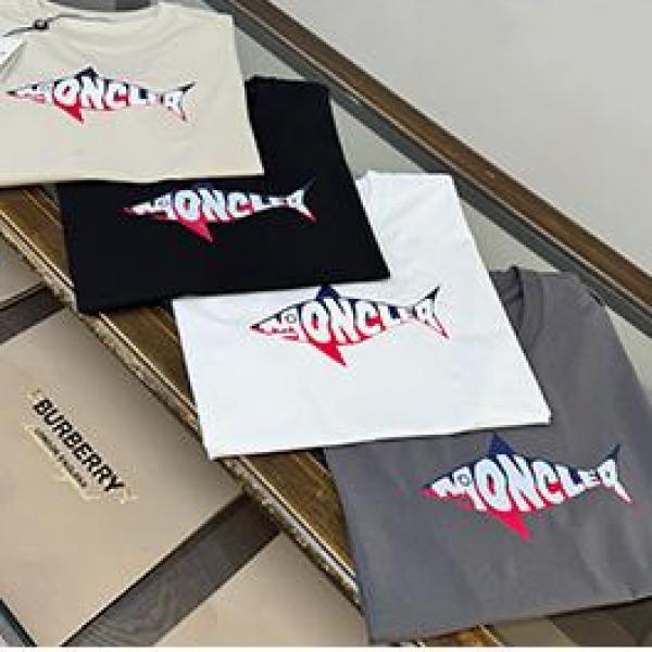  デイリーウェア ブラック ロゴTシャツ MONCLER モンクレール コピー シャークグラフィック 半袖 丸首 フロントプリント 