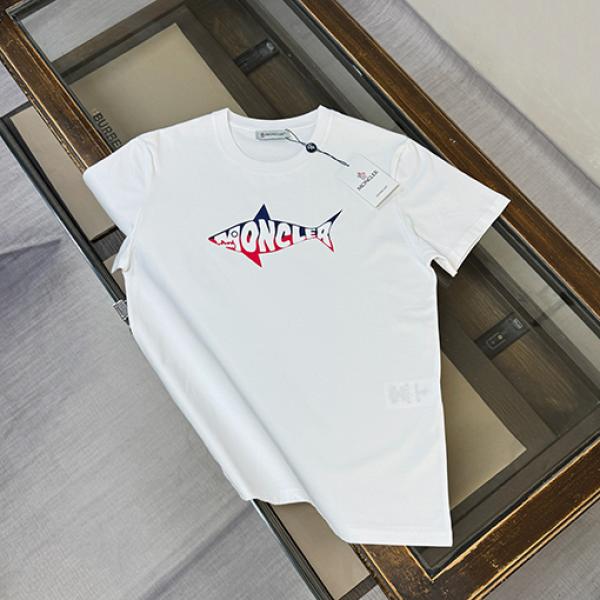  デイリーウェア ブラック ロゴTシャツ MONCLER モンクレール コピー シャークグラフィック 半袖 丸首 フロントプリント 