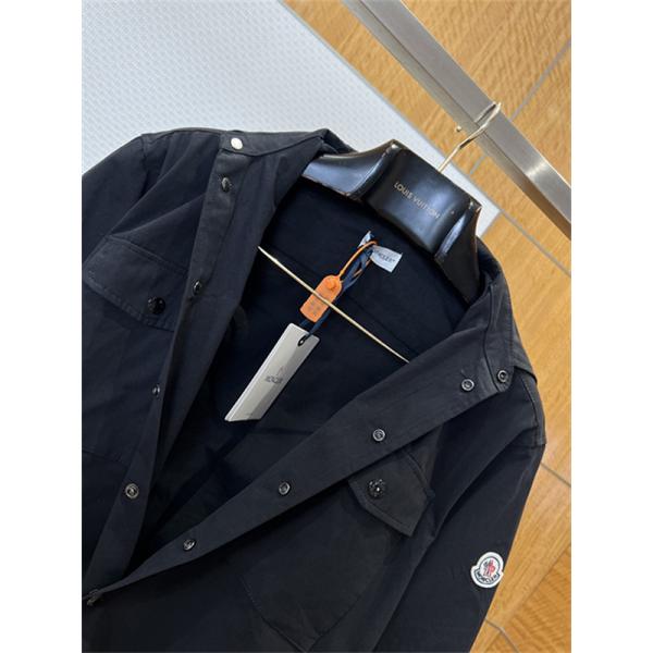 半袖シャツ MONCLER モンクレール コピー 胸ポケット付き フロントボタン 袖ワッペン 襟付き カジュアルトップス