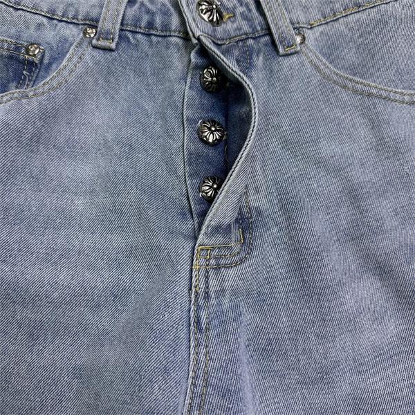 ライトブルー デニムショーツ Chrome Hearts クロムハーツ コピー ブラッククロスワッペン ウォッシュ加工 ハーフパンツ ワイドシルエット