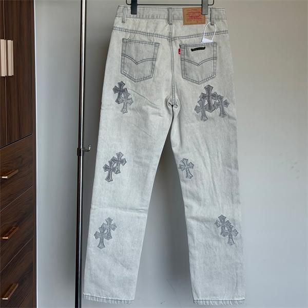  ライトグレー ストレートデニムパンツ Chrome Hearts クロムハーツ コピー クロスパッチ装飾 ウォッシュ加工 5ポケット ジーンズ