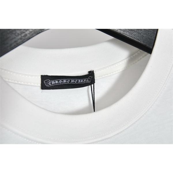 ホワイト 半袖Tシャツ Chrome Hearts クロムハーツ コピー 胸元ワンポイントロゴ バックビッグクロスグラフィック クルーネック モノトーンデザイン