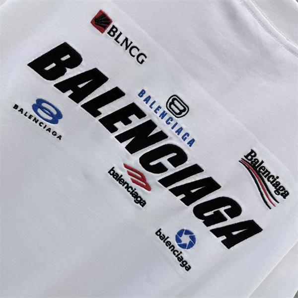  ホワイト グラフィックTシャツ BALENCIAGA バレンシアガ コピー 胸元カラーロゴ 背面ビッグレタリング 半袖 ワイドフィット