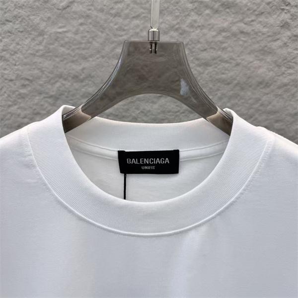  ホワイト グラフィックTシャツ BALENCIAGA バレンシアガ コピー 胸元カラーロゴ 背面ビッグレタリング 半袖 ワイドフィット