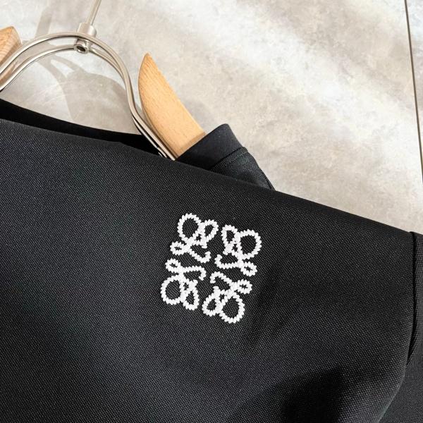 2026新作 LOEWE ロエベ コピー 刺繍ロゴ 半袖Tシャツ メンズ クルーネック ブラック 無地 シンプル 上質感 カジュアル