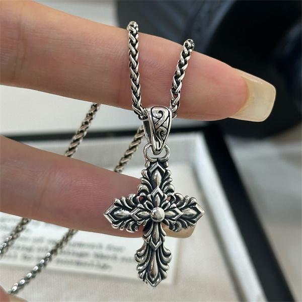 クロムハーツ十字架ペンダントコピーChrome Hearts 人気おしゃれアクセサリーコーディネート