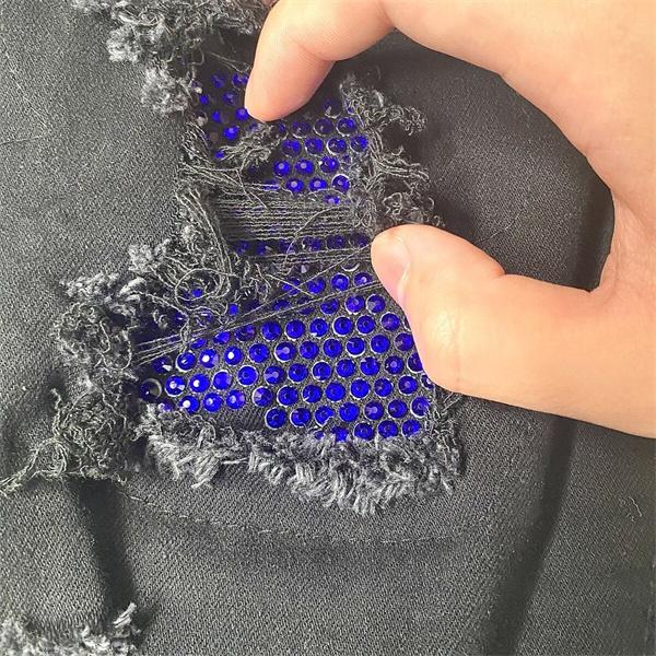 ペイントクラッシュ スプラッシュ加工 ダメージアクセント 細身シルエット ストリート感 AMIRI アミリ コピー デニム