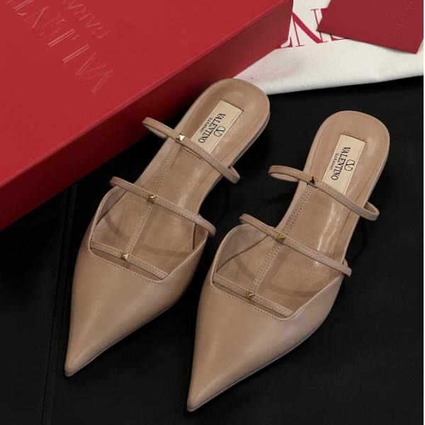 2cm高さ快適履き心地 ヴァレンティノキトゥンヒールシューズコピー VALENTINO 普段使い・デートに◎ セクシー＆エレガント