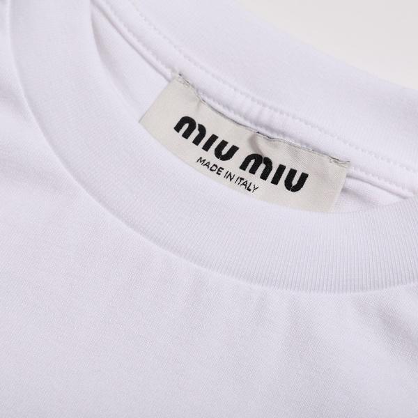MIU MIU ミュウミュウ 2026 ワンポイント刺繍ロゴ 半袖Tシャツ ミニマル クルーネック コットン カジュアル トップス メンズ レディース