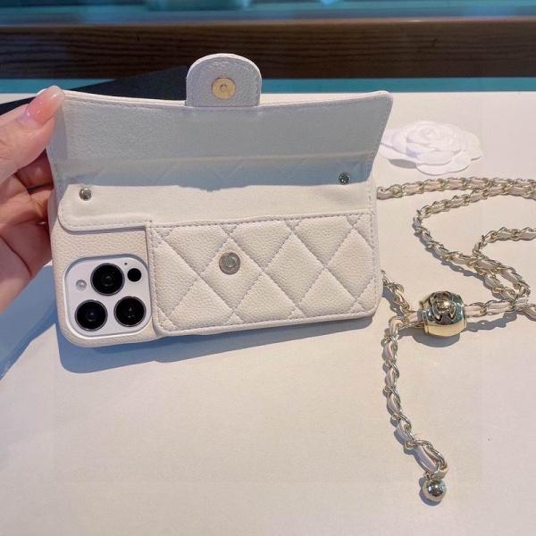 CHANEL シャネル 2026 キャビア調キルティング チェーンストラップ iPhoneケース ショルダーウォレット風 カード収納 ロゴ金具 スマホケース iPhone14 iPhone15 iPhone16 iPhone17 Pro Max対応