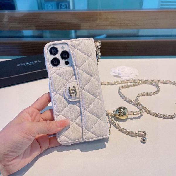 CHANEL シャネル 2026 キャビア調キルティング チェーンストラップ iPhoneケース ショルダーウォレット風 カード収納 ロゴ金具 スマホケース iPhone14 iPhone15 iPhone16 iPhone17 Pro Max対応