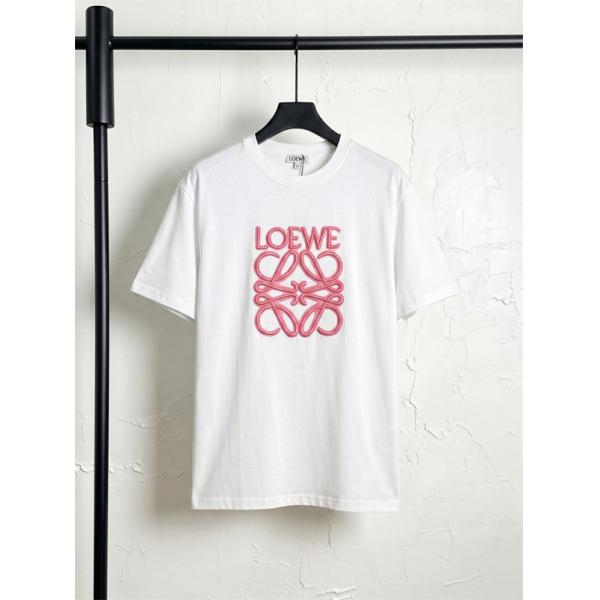リピート人気 LOEWE ロエベ コピー Tシャツ メンズ 立体ロゴ ピンク刺繍アクセント 一枚で決まる