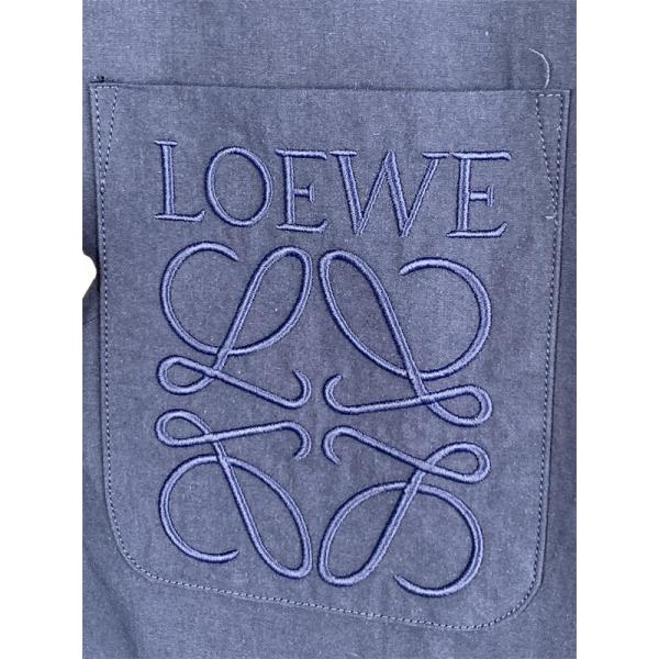 清潔感コーデ LOEWE ロエベ コピー 長袖シャツ メンズ エンボスロゴ 胸ポケット付き 大人に似合う端正トップス