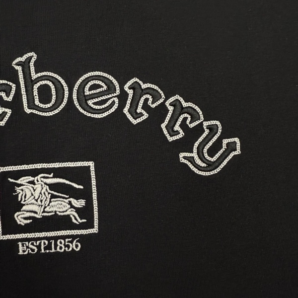 BURBERRY バーバリー ロゴ刺繍Tシャツ アーチロゴ ナイトエンブレム刺繍 クルーネック 半袖 コットン カジュアル ペア対応 メンズ レディース