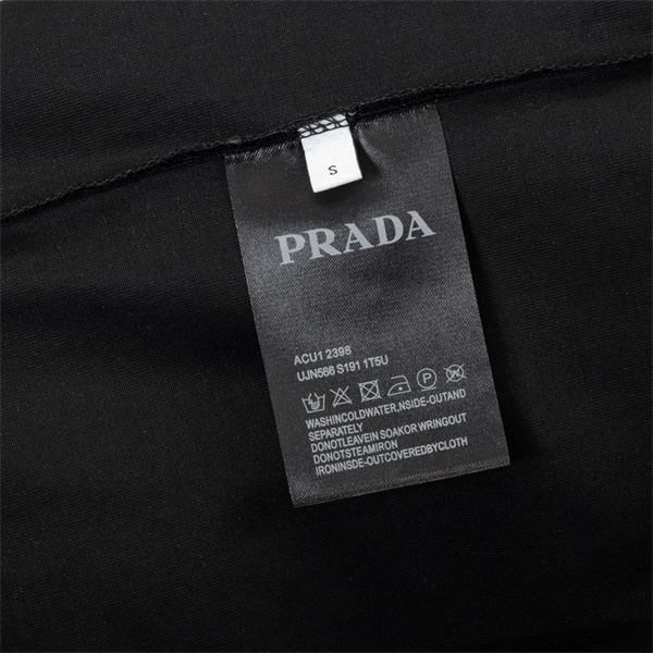 カジュアル半袖 ロゴポケットデザイン メンズ 高見え PRADA プラダ コピー Tシャツ 人気モデル
