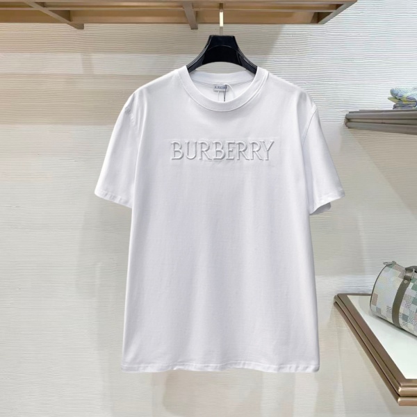 BURBERRY バーバリー エンボスロゴ刺繍Tシャツ 立体ロゴ クルーネック 半袖 コットン ミニマル デイリー ユニセックス