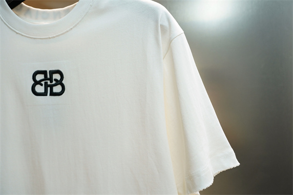 ロゴ刺繍 半袖 メンズ 人気アイテム シンプルデザイン BALENCIAGA バレンシアガ コピー Tシャツ 定番人気