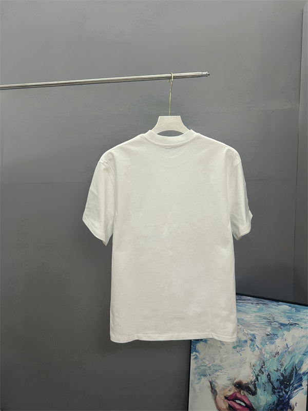 アートグラフィック メンズ 話題アイテム 大人カジュアル FENDI フェンディ コピー Tシャツ