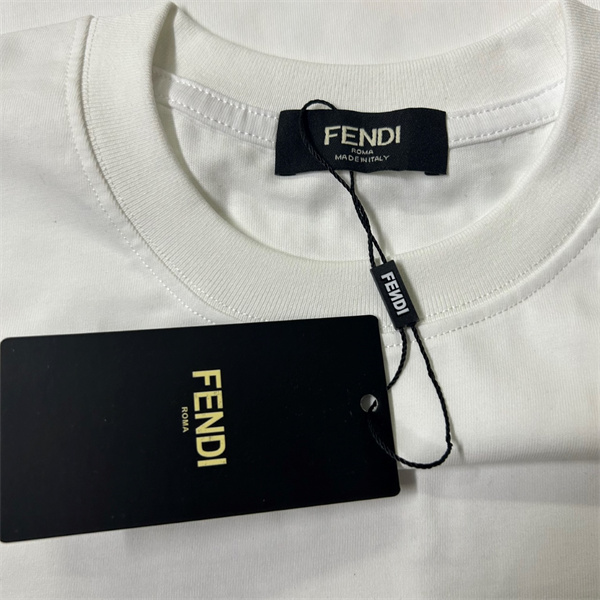 アートグラフィック メンズ 話題アイテム 大人カジュアル FENDI フェンディ コピー Tシャツ
