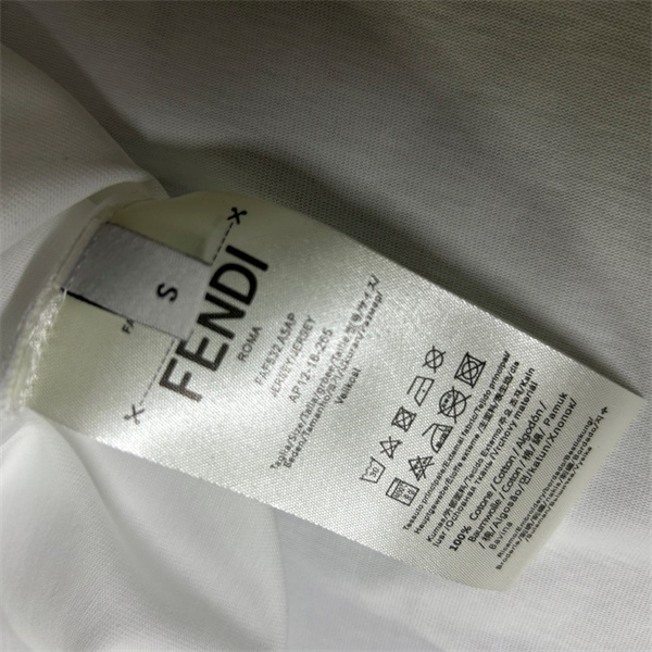 アートグラフィック メンズ 話題アイテム 大人カジュアル FENDI フェンディ コピー Tシャツ
