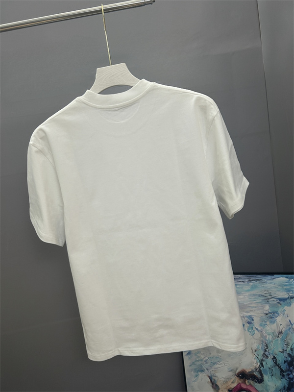 アートグラフィック メンズ 話題アイテム 大人カジュアル FENDI フェンディ コピー Tシャツ