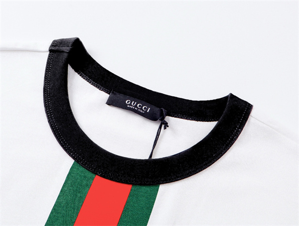 GUCCI グッチ コピー Tシャツ センターラインデザイン 半袖 メンズ 人気モデル 大人カジュアル ファッションアイテム