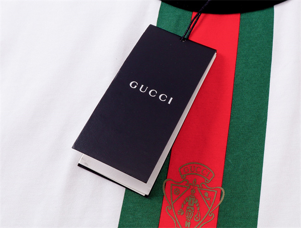 GUCCI グッチ コピー Tシャツ センターラインデザイン 半袖 メンズ 人気モデル 大人カジュアル ファッションアイテム