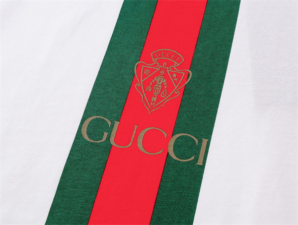 GUCCI グッチ コピー Tシャツ センターラインデザイン 半袖 メンズ 人気モデル 大人カジュアル ファッションアイテム