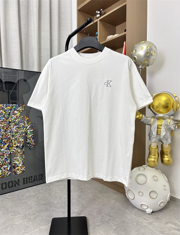 ロゴアクセント 半袖 メンズ スタイリッシュ こなれ感 LOUIS VUITTON ルイヴィトン コピー Tシャツ 人気モデル