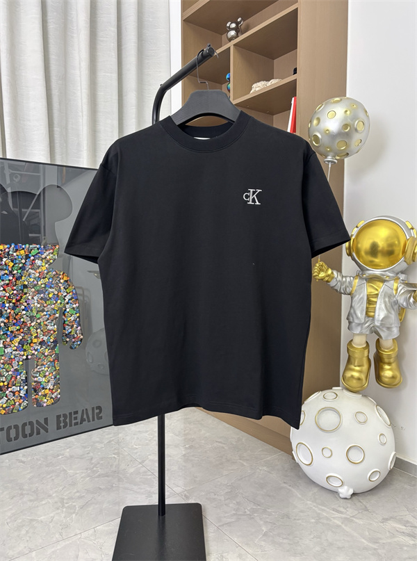 ロゴアクセント 半袖 メンズ スタイリッシュ こなれ感 LOUIS VUITTON ルイヴィトン コピー Tシャツ 人気モデル