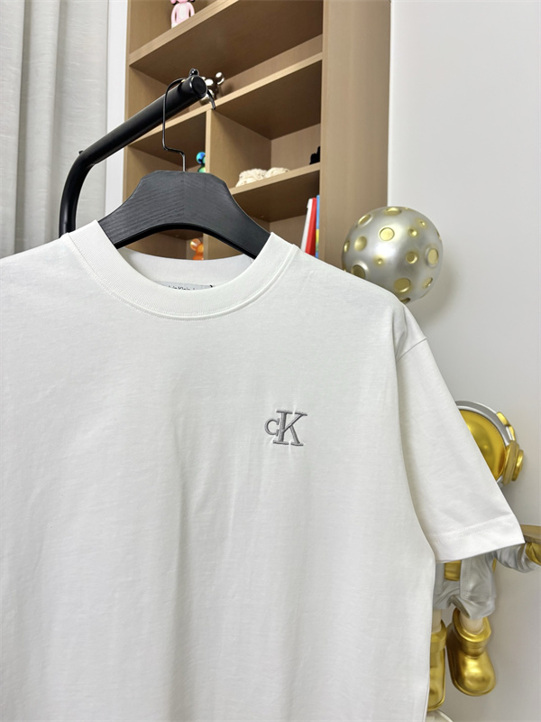 ロゴアクセント 半袖 メンズ スタイリッシュ こなれ感 LOUIS VUITTON ルイヴィトン コピー Tシャツ 人気モデル