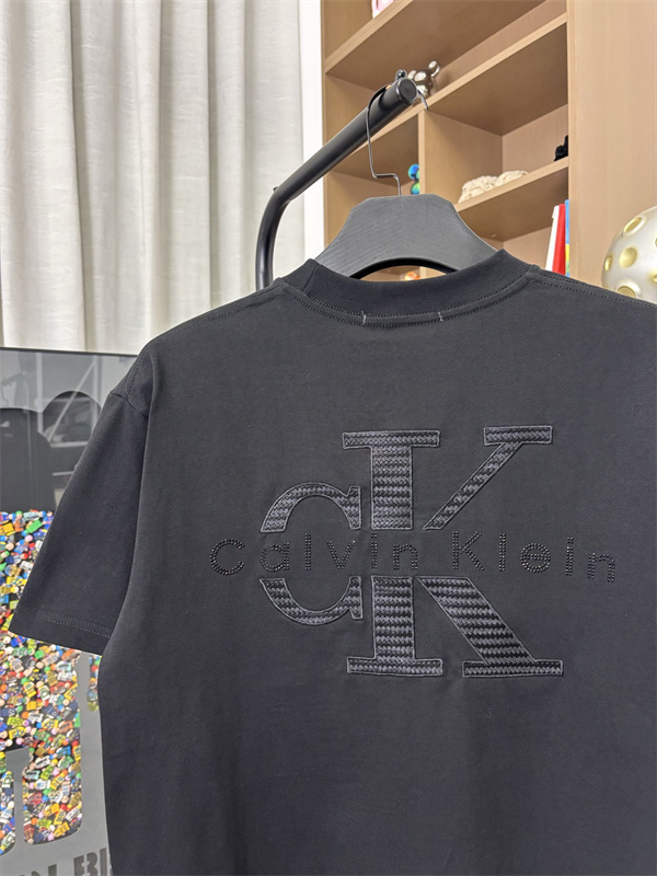 ロゴアクセント 半袖 メンズ スタイリッシュ こなれ感 LOUIS VUITTON ルイヴィトン コピー Tシャツ 人気モデル