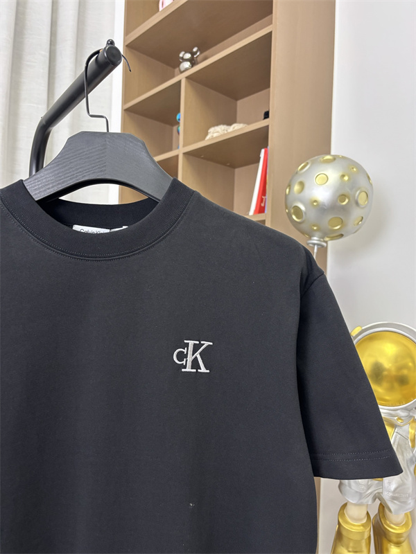 ロゴアクセント 半袖 メンズ スタイリッシュ こなれ感 LOUIS VUITTON ルイヴィトン コピー Tシャツ 人気モデル