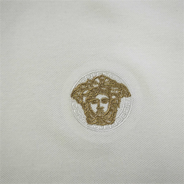 ワンポイント メンズ ラグジュアリーカジュアル 着映え VERSACE ヴェルサーチ コピー Tシャツ 注目アイテム